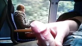 Kaksi kullit valkois ...