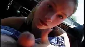 Blondi tyttö harrast ...
