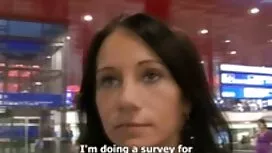Nuori nainen pippuri ...